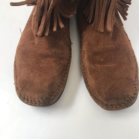 Minnetonka brown leather fringe moccasins with metal detailing - Picture 8 of 10